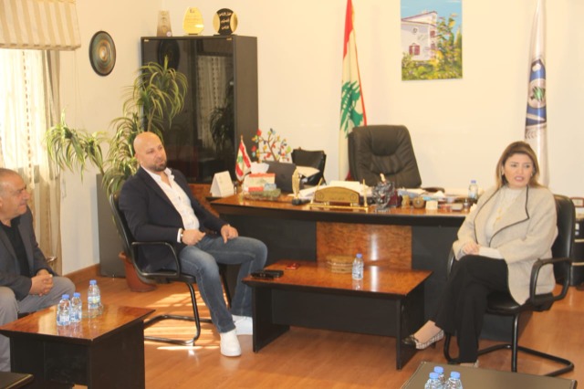 محافظ النبطية د. هويدا الترك تستقبل وفداً من الهيئة الإدارية لجمعية تجار النبطية!