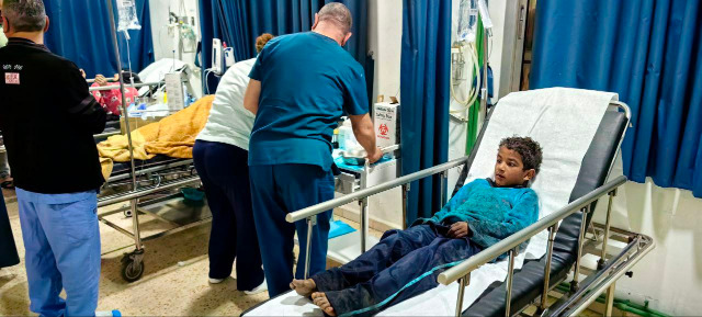 بالصور - اصابات في صفوف المدنيين جراء غارة اسرائيلية على بلدة دبين