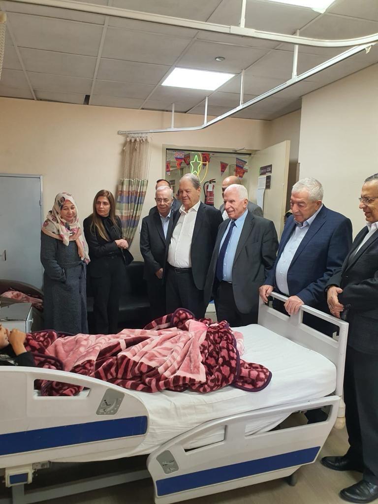 وفد حركة "فتح" يطمئن على جرحى غزة في "مستشفى معهد ناصر" بالقاهرة