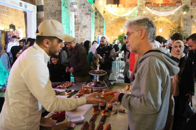 افتتاح مهرجان "صيداوي أح" في خان الإفرنج: 76 جناحاً للحرف والمأكولات الصيداوية  والأنشطة المرافقة تستقطب حركة ناشطة من المدينة وخارجها