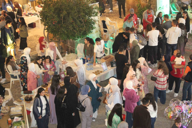 افتتاح مهرجان "صيداوي أح" في خان الإفرنج: 76 جناحاً للحرف والمأكولات الصيداوية والأنشطة المرافقة تستقطب حركة ناشطة من المدينة وخارجها
