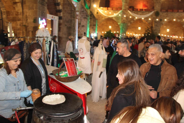 افتتاح مهرجان "صيداوي أح" في خان الإفرنج: 76 جناحاً للحرف والمأكولات الصيداوية والأنشطة المرافقة تستقطب حركة ناشطة من المدينة وخارجها
