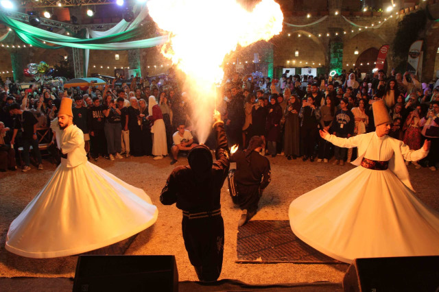 افتتاح مهرجان "صيداوي أح" في خان الإفرنج: 76 جناحاً للحرف والمأكولات الصيداوية  والأنشطة المرافقة تستقطب حركة ناشطة من المدينة وخارجها