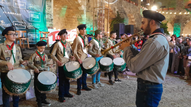 افتتاح مهرجان "صيداوي أح" في خان الإفرنج: 76 جناحاً للحرف والمأكولات الصيداوية  والأنشطة المرافقة تستقطب حركة ناشطة من المدينة وخارجها