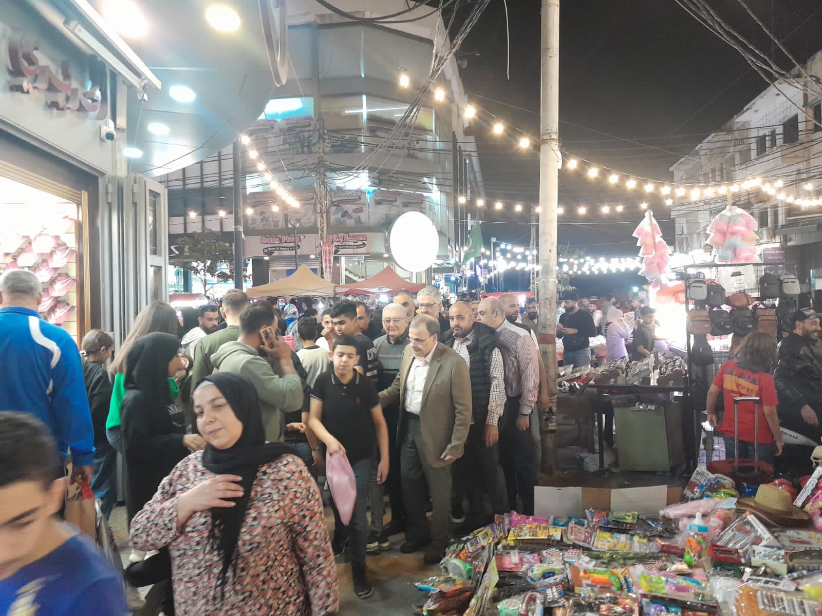 النائب البزري يتفقّد الحركة التجارية في أسواق مدينة صيدا