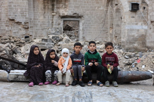 بالصور - فطر حزين في غزة... فلسطينيّون يتذكّرون بحسرة الأعياد السابقة وسط ركام المساجد والدمار