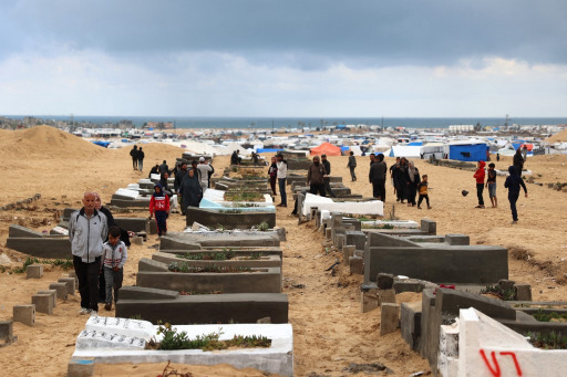 بالصور - فطر حزين في غزة... فلسطينيّون يتذكّرون بحسرة الأعياد السابقة وسط ركام المساجد والدمار