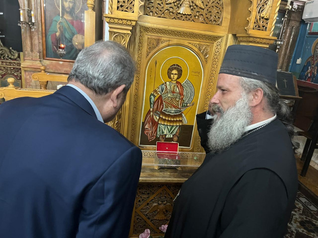 خوري خلال زيارة كنيسة القديس جوارجيوس في بلدة الخضر: هدفنا الحفاظ على الارث والوجود الفلسطيني المسيحي