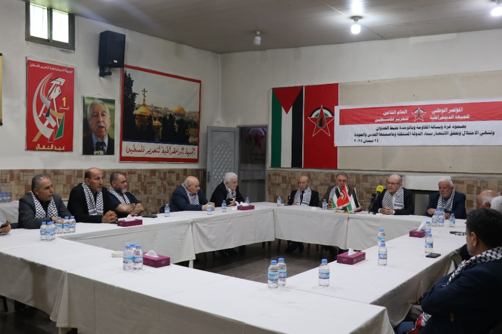 وفد من "فتح" برئاسة السفير دبور يزور "الجبهة الديمقراطية" مهنئاً بنجاح مؤتمرها وانتخاب سليمان أميناً عاماً