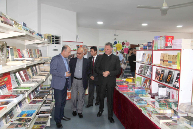 "ثانوية السفير - الغازية" افتتحت معرض الكتاب والألعاب الفكرية بتكريم ذكرى شاعر القصب والخيال "جوزف حرب.. سمفونية فصول"