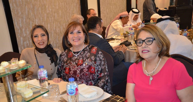 بالصور - الكاتبة اللبنانية آسيا قاسم توقع أول أعمالها "خواطر متشابكة" بحضور مشاهير الفن والمجتمع