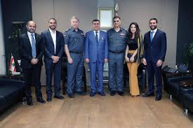 اللواء عثمان يمنح محمد الحوت "ميدالية الأمن الداخلي"