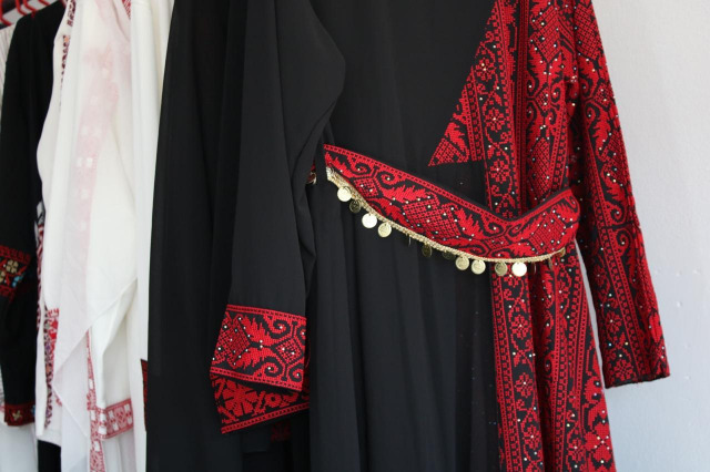تدشين مشروع "artistine Palestinian designs" للتراثيات
