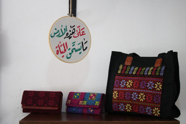 تدشين مشروع "artistine Palestinian designs" للتراثيات