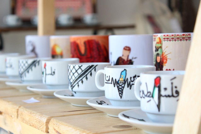 تدشين مشروع "artistine Palestinian designs" للتراثيات