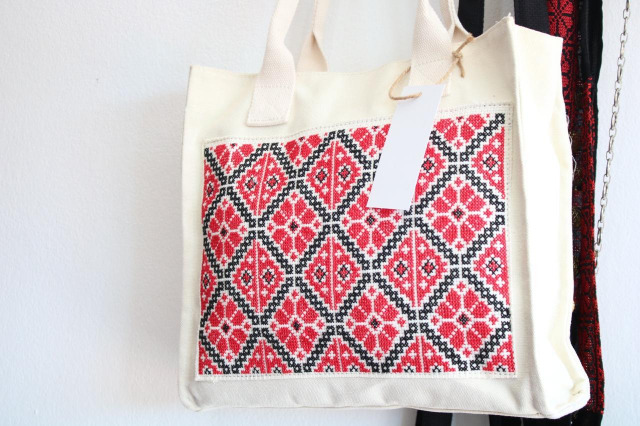 تدشين مشروع "artistine Palestinian designs" للتراثيات