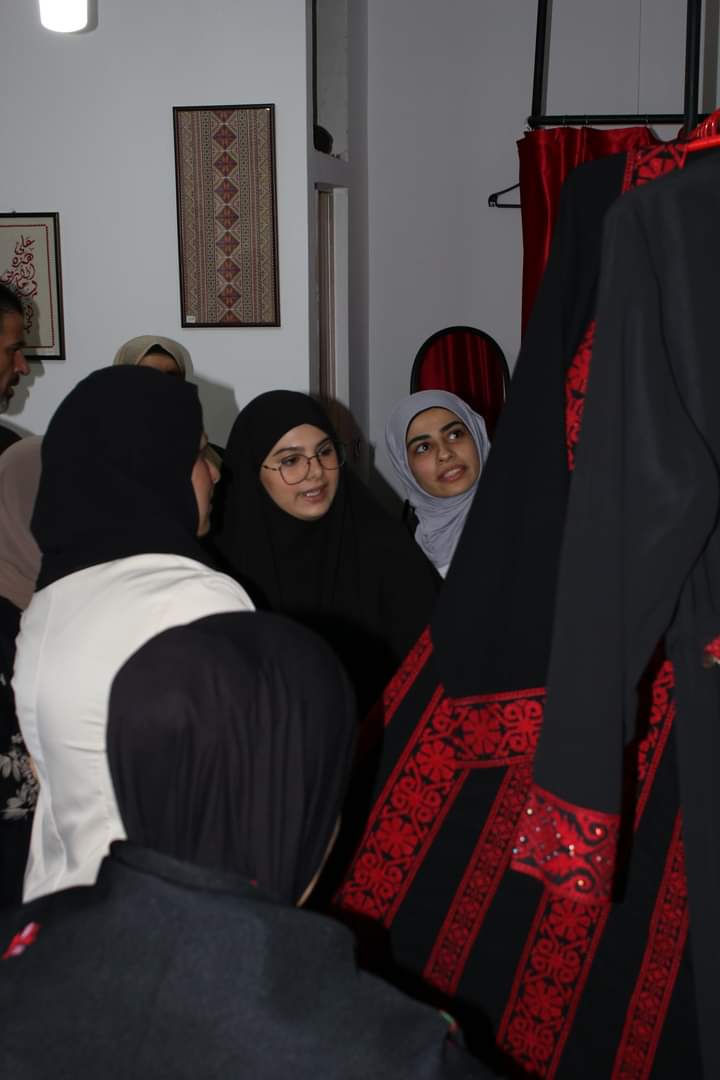 تدشين مشروع "artistine Palestinian designs" للتراثيات