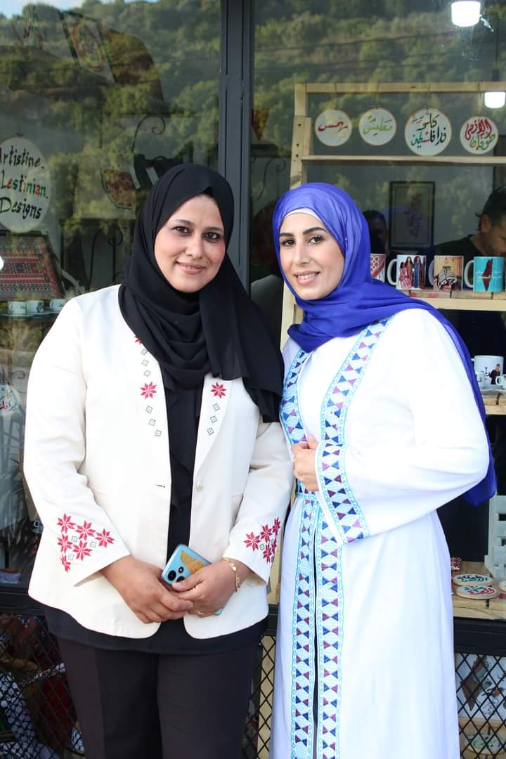 تدشين مشروع "artistine Palestinian designs" للتراثيات