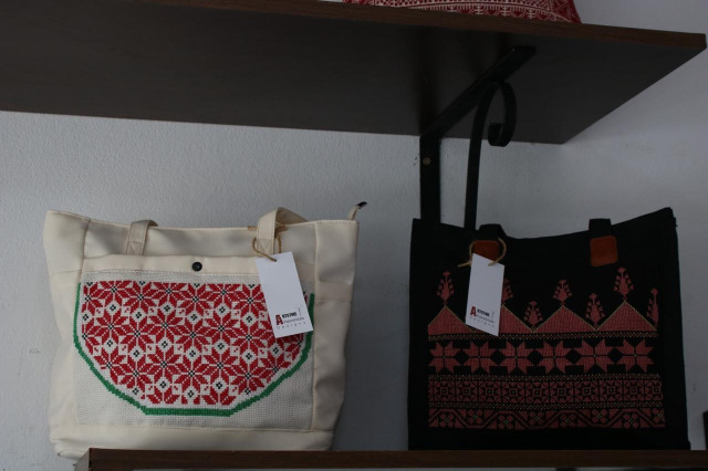 تدشين مشروع "artistine Palestinian designs" للتراثيات