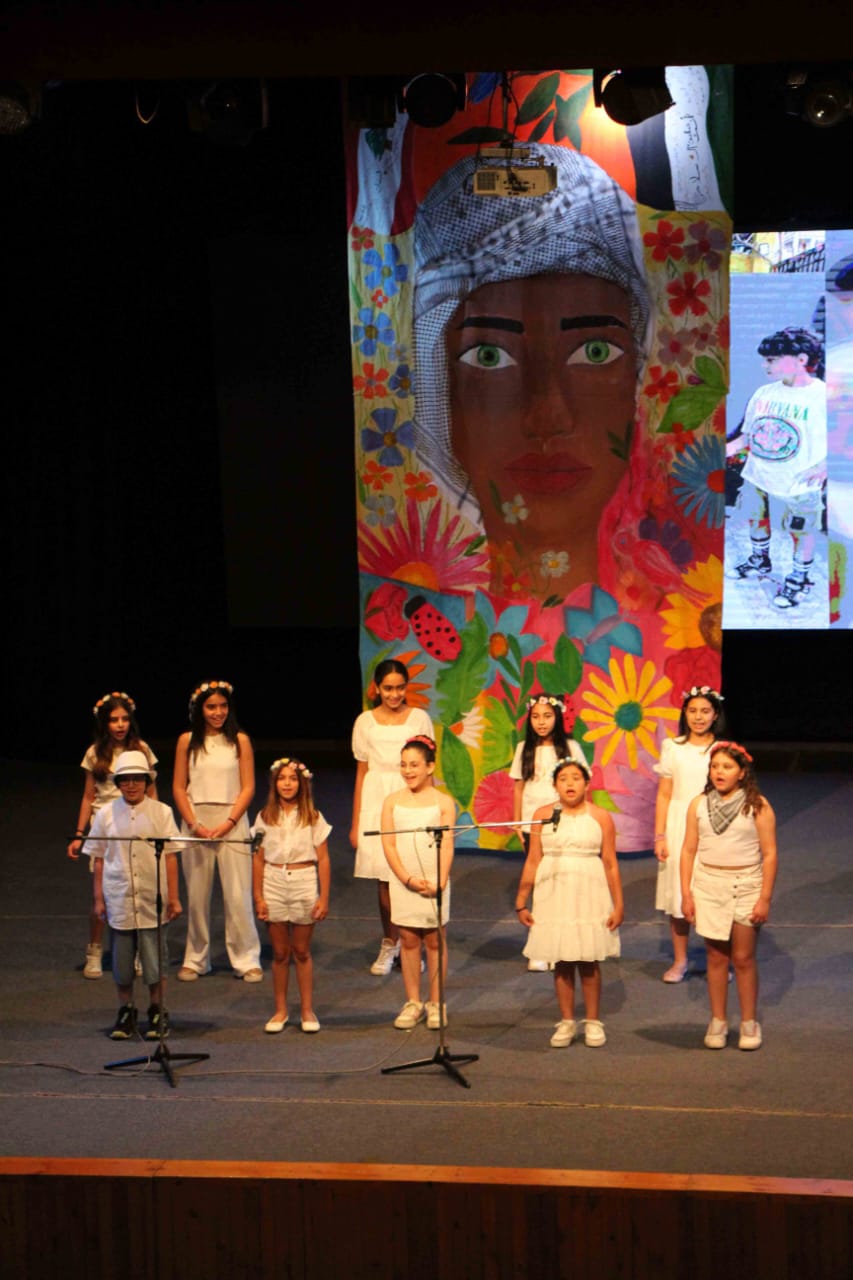 معرض "أنتِ سلام" لـ "Maison D’Art" في ثانوية رفيق الحريري 100 طفل يسكبون إبداعهم في حب فلسطين بلوحة واحدة!