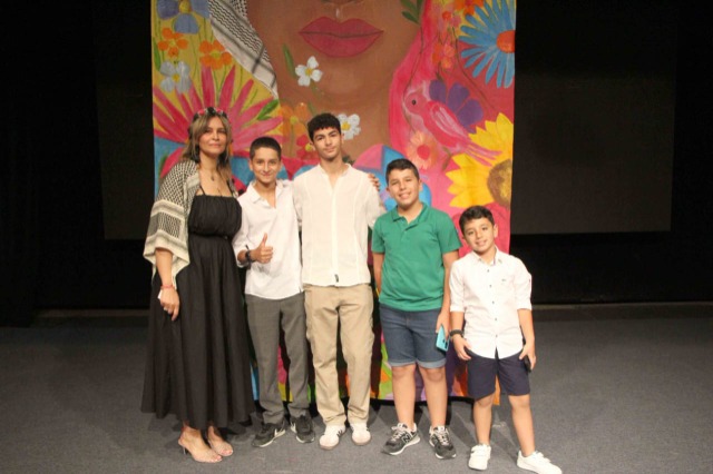 معرض "أنتِ سلام" لـ "Maison D’Art" في ثانوية رفيق الحريري 100 طفل يسكبون إبداعهم في حب فلسطين بلوحة واحدة!