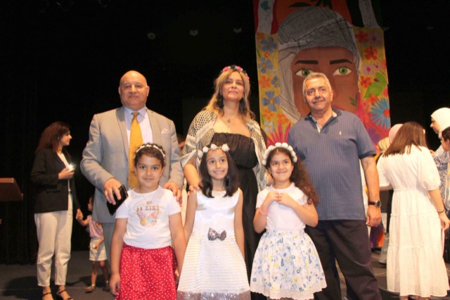 معرض "أنتِ سلام" لـ "Maison D’Art" في ثانوية رفيق الحريري 100 طفل يسكبون إبداعهم في حب فلسطين بلوحة واحدة!