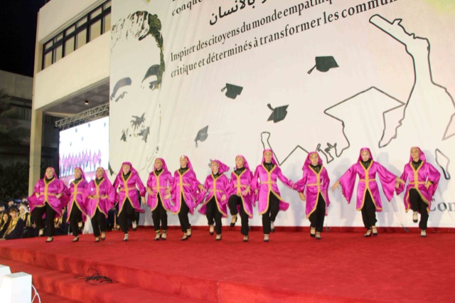 ثانوية رفيق الحريري احتفلت بتخريج الدفعة الـ35 من طلابها بالتزامن مع الذكرى الـ45 لتأسيس مؤسسة الحريري