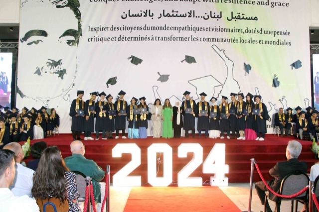 ثانوية رفيق الحريري احتفلت بتخريج الدفعة الـ35 من طلابها بالتزامن مع الذكرى الـ45 لتأسيس مؤسسة الحريري