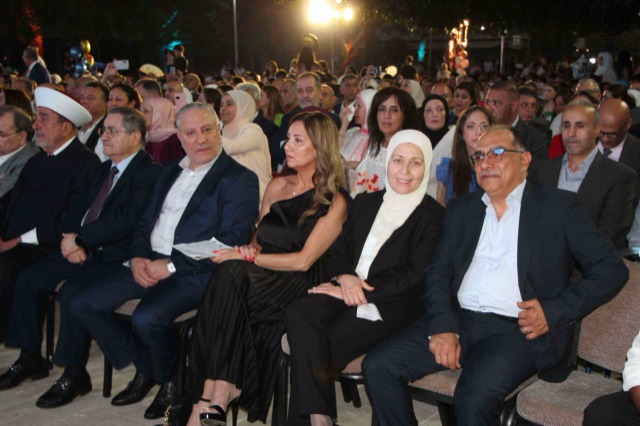 ثانوية رفيق الحريري احتفلت بتخريج الدفعة الـ35 من طلابها بالتزامن مع الذكرى الـ45 لتأسيس مؤسسة الحريري