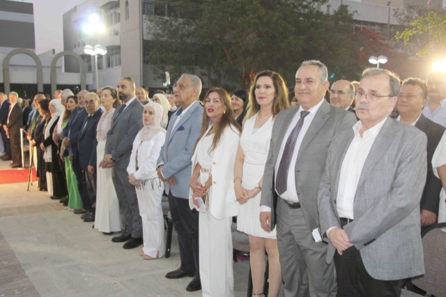 ثانوية رفيق الحريري احتفلت بتخريج الدفعة الـ35 من طلابها بالتزامن مع الذكرى الـ45 لتأسيس مؤسسة الحريري