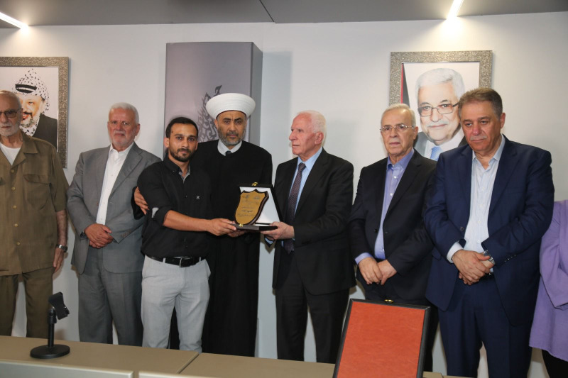 الأحمد في مؤتمر "فتح" - لبنان: نتمسك بخيار الوحدة الوطنية الفلسطينية في إطار "منظمة التحرير"