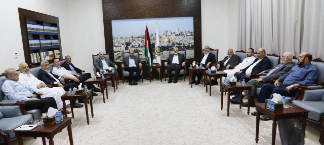 هنية يستقبل أمين عام "الجماعة الإسلامية" في لبنان ويشيد بالشعب اللبناني