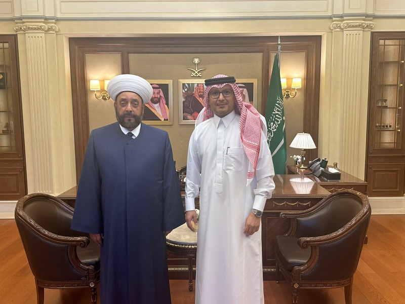 السفير بخاري مستقبلاً القاضي عريمط للشكر والوفاء لقيادة المملكة