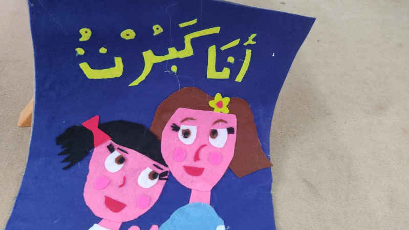 دورة تدريبية لتعليم مهارات فن الرسم في مخيم المغازي