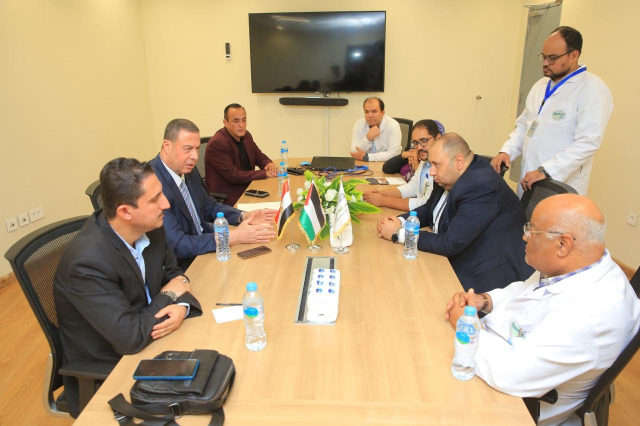 السفير اللوح ينقل تحيات الرئيس عباس للمرضى الفلسطينيين المتواجدين في مستشفيات محافظة الأقصر