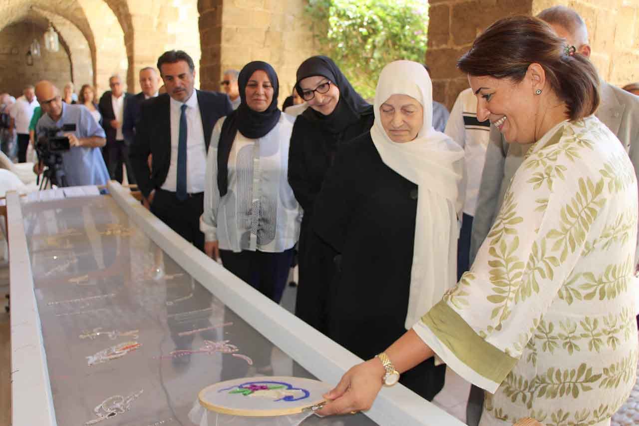 بهية الحريري ترعى تخريج متدربات في شك الخرز بـ"النول" في خان الإفرنج