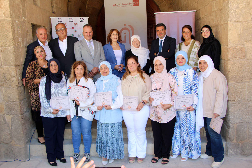 بهية الحريري ترعى تخريج متدربات في شك الخرز بـ"النول" في خان الإفرنج