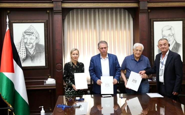 برعاية السفير دبور: توقيع اتفاقية تعاون بين حملة المطران كبوجي ووكالة الاونروا