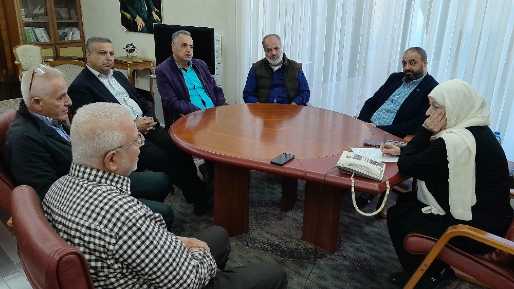 بهية الحريري تعرض مع وفد من رؤساء بلديات قرى صور الحدودية أوضاع نازحيها