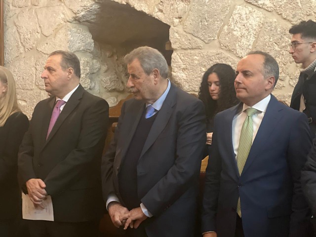 ممثلا عن الرئيس عباس د. خوري يشارك في قداس عيد الميلاد المجيد للكنيسة الانجيلية الاسقفية