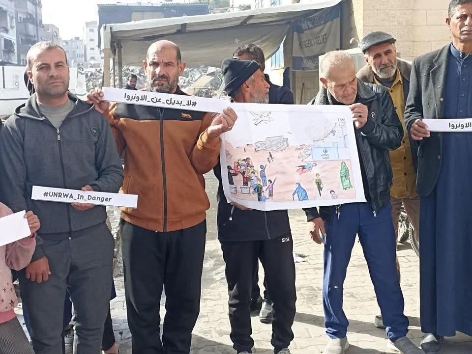 اللجان الشعبية للاجئين الفلسطينيين بالمحافظات الجنوبية تنظم وقفة اسناد ودعم لوكالة "الأونروا"