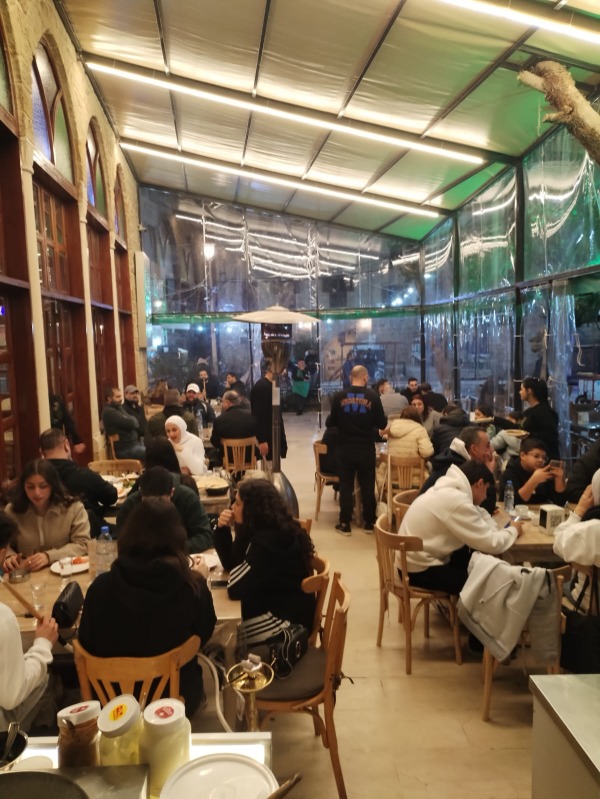 "مقهى باب السراي" منارة ثقافية وأيقونة اجتماعية في قلب صيدا.. السعودي: المقهى يستقبل الرواد طوال شهر رمضان وفي الربيع