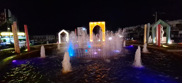 بالتزامن مع حلول عيد الفطر.. بلدية صيدا تدشن إنارة وتشغيل نافورة بركة ساحة النجمة