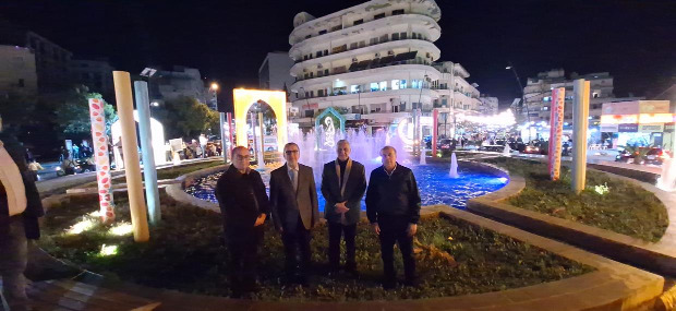 بالتزامن مع حلول عيد الفطر.. بلدية صيدا تدشن إنارة وتشغيل نافورة بركة ساحة النجمة