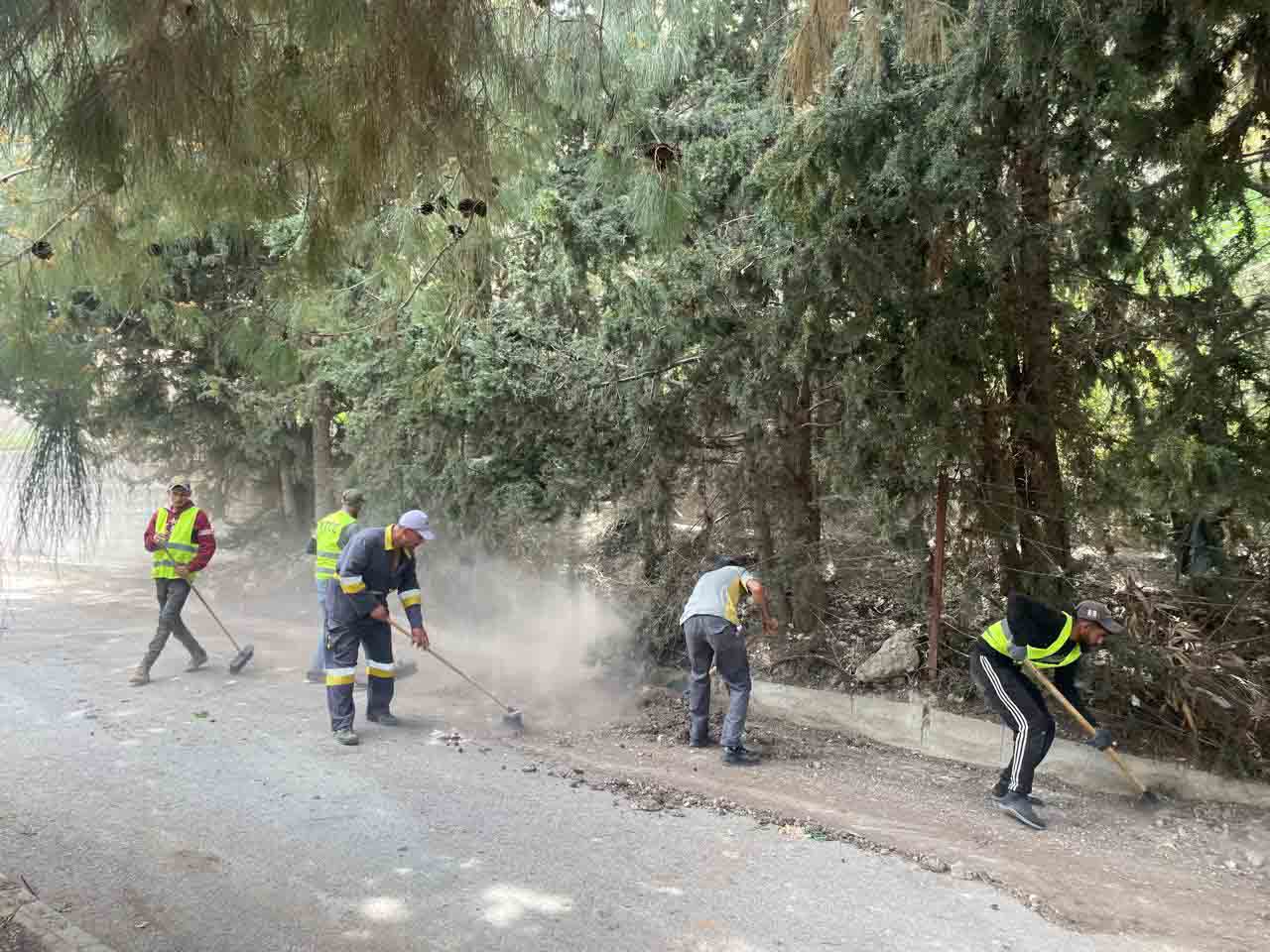 عشية العيد.. مبادرة مجتمعية من "NTCC" بتنظيف وترتيب مقبرتي صيدا الإسلاميتين