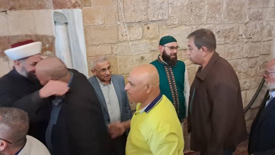 أسامة سعد يؤدي صلاة عيد الفطر ويزور أضرحة الشهداء في صيدا