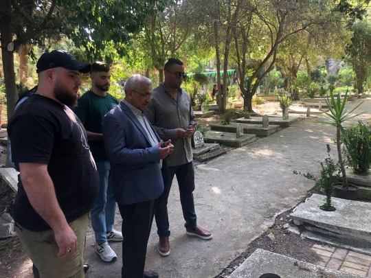 أسامة سعد يؤدي صلاة عيد الفطر ويزور أضرحة الشهداء في صيدا