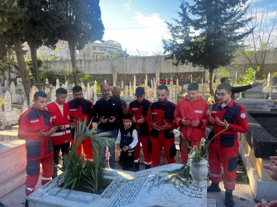 أسامة سعد يؤدي صلاة عيد الفطر ويزور أضرحة الشهداء في صيدا