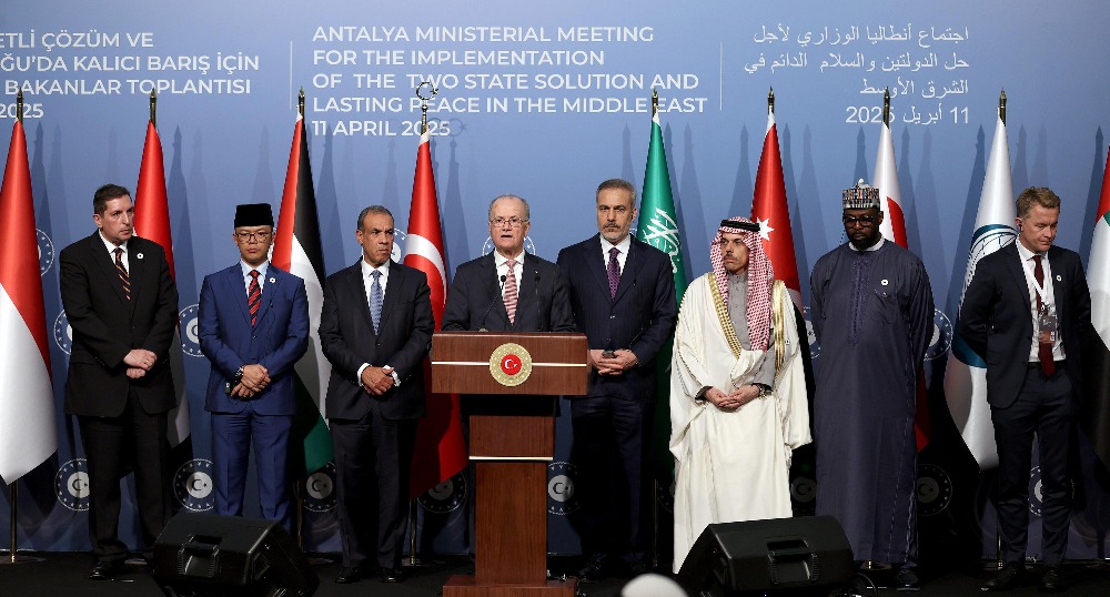 رئيس الوزراء الفلسطيني د. مصطفى: الأولوية الآن هي وقف إطلاق النار في قطاع غزة لمعالجة الأوضاع الإنسانية الكارثية