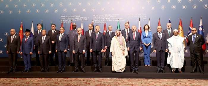 رئيس الوزراء الفلسطيني د. مصطفى: الأولوية الآن هي وقف إطلاق النار في قطاع غزة لمعالجة الأوضاع الإنسانية الكارثية